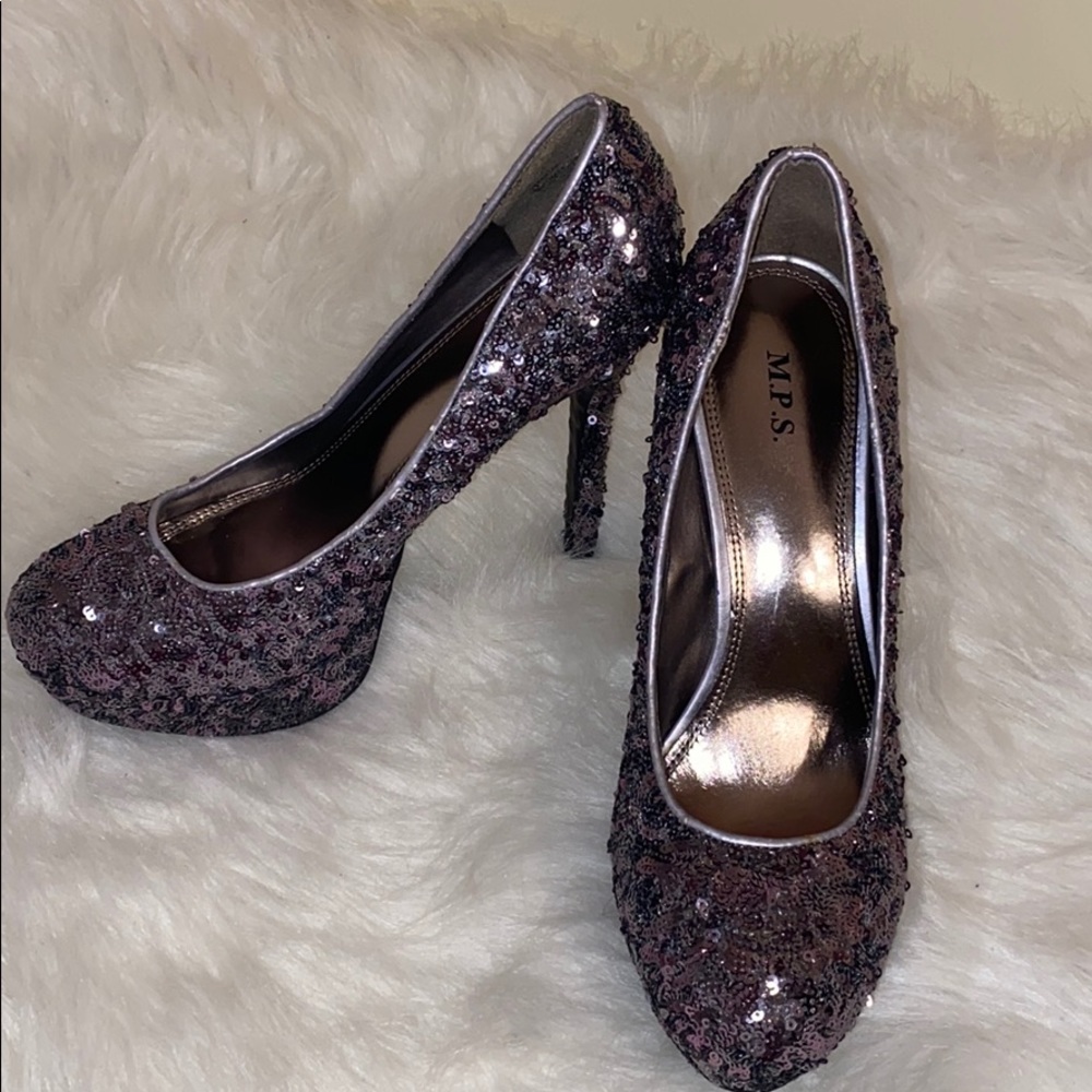 Perfect for a bride stepping into her new future💍